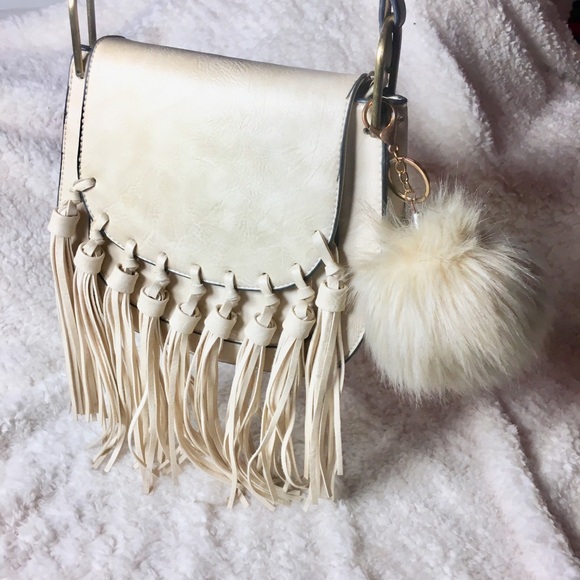 Shop Suey Boutique Handbags - 💫SALE!💫 Off white crossbody fringe bag
